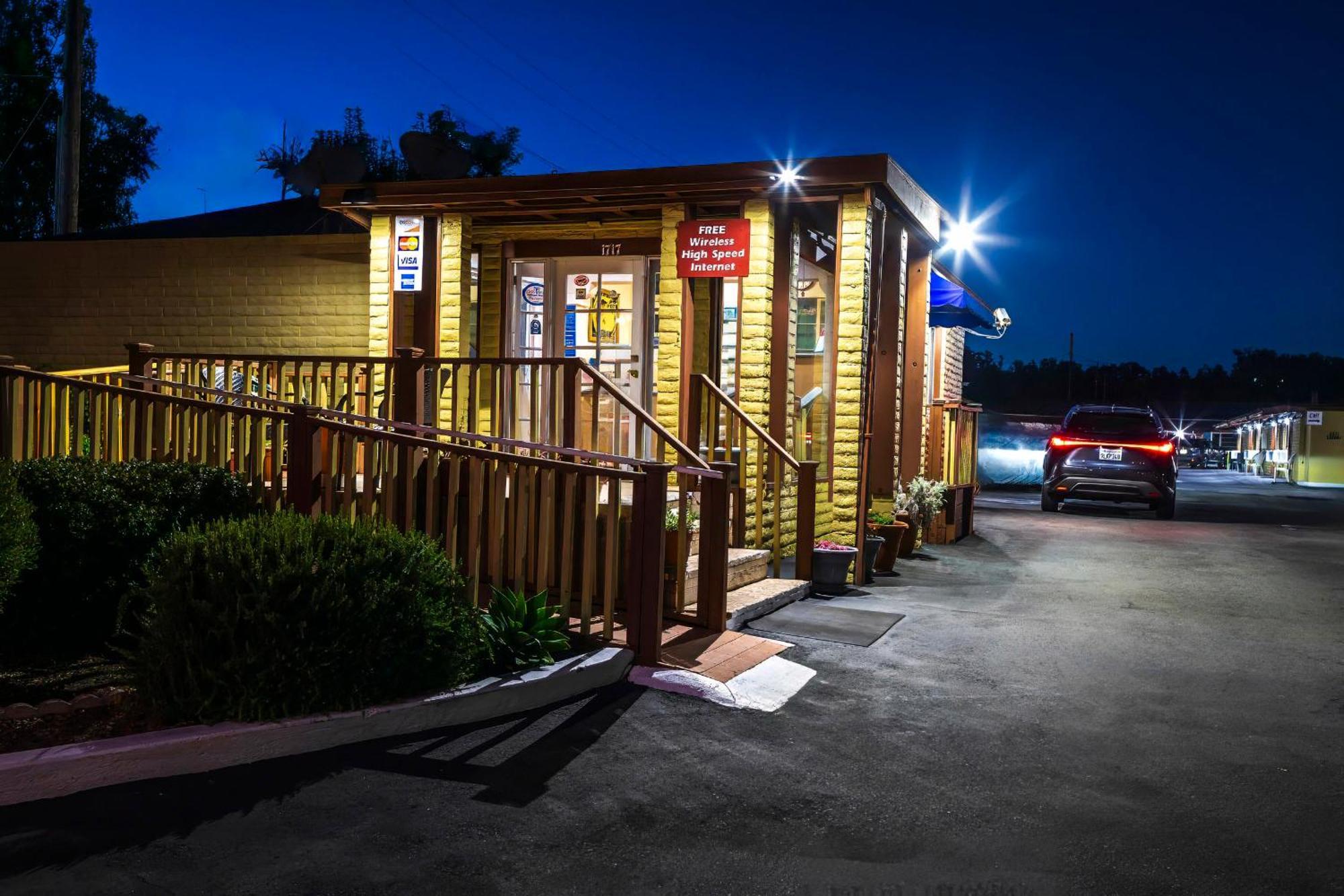 Hitching Post Studios Inn Santa Cruz Exterior photo