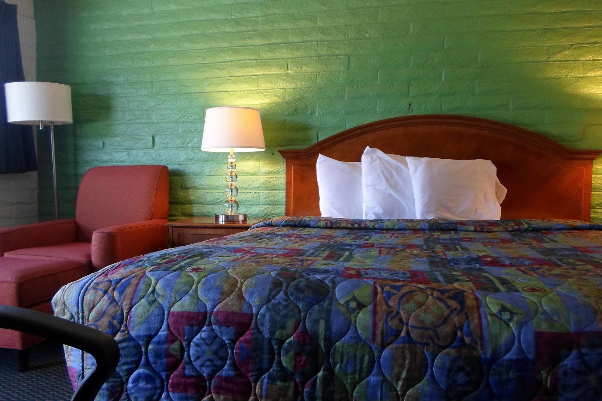 Hitching Post Studios Inn Santa Cruz Exterior photo